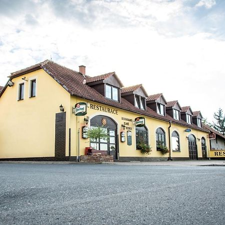 Penzion Zlate Slunce Chocenice Exteriör bild