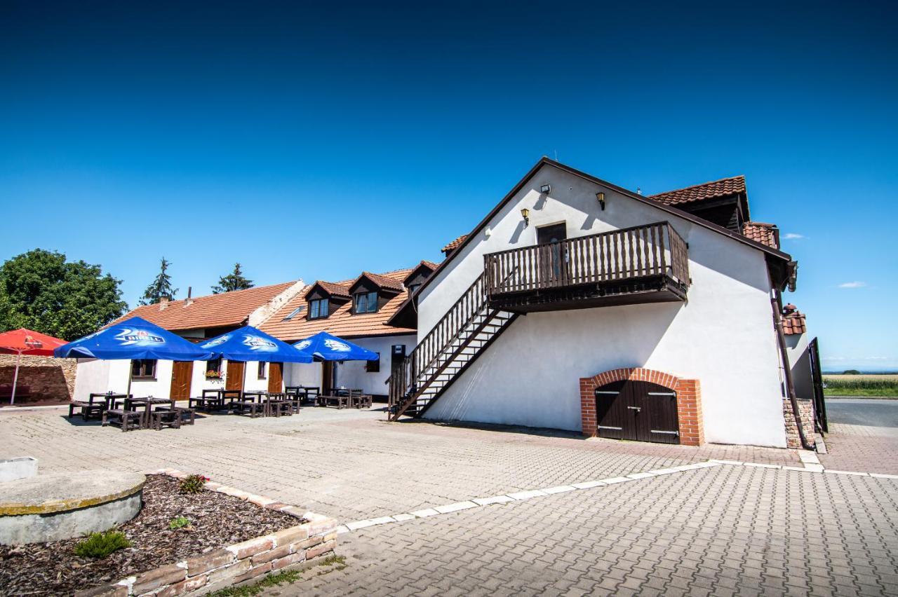 Penzion Zlate Slunce Chocenice Exteriör bild